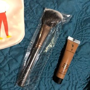 Makeup set: makeup bag, blush brush, foundation